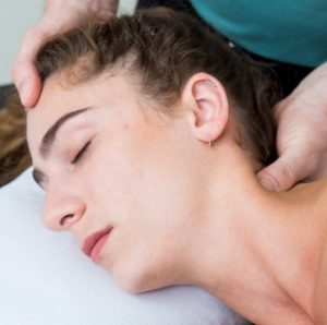 טיפול יעיל במגרנות וכאבי ראש 1 neck mobile